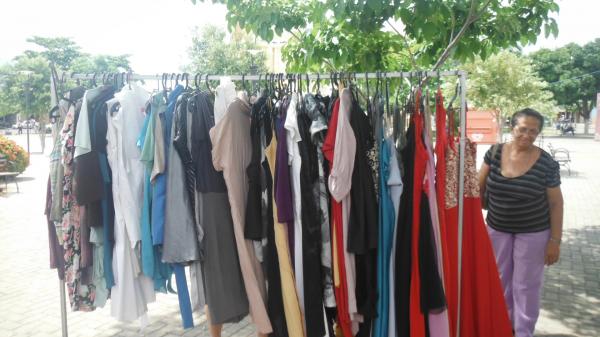 Realizado bazar beneficente na Praça Dr. Sebastião Martins.(Imagem:FlorianoNews)
