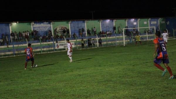 4 de Julho vence Barras, mas fica fora das semifinais do Piauiense 2013