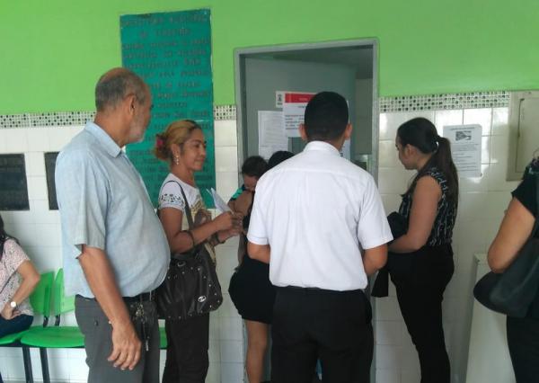 Pessoas procurando por vacina no Hospital da Primavera.(Imagem:Gilcilene Ara&uacute;jo/G1)
