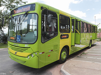 Idoso é baleado ao tentar conter bandido durante assalto a ônibus