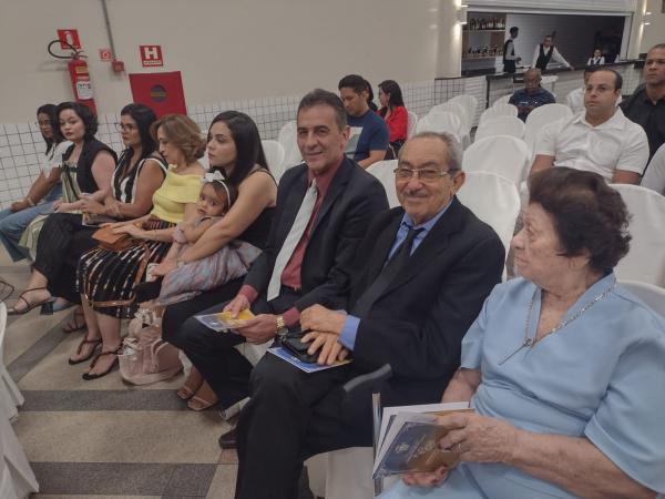 Floriano celebra personalidades com a entrega da Medalha do M&eacute;rito 