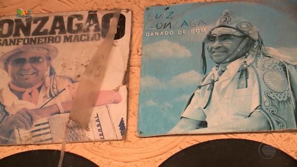 Exposi&ccedil;&atilde;o com obras de Luiz Gonzaga em casa-museu no Piau&iacute;.(Imagem: Reprodu&ccedil;&atilde;o/TV Clube)