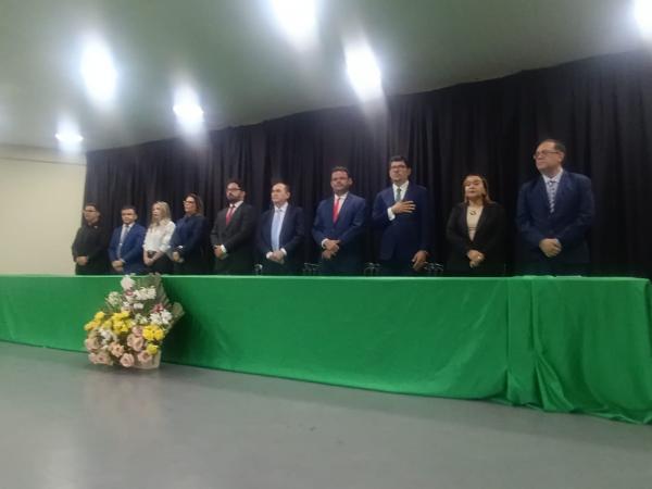 Vitória, Emoção e Futuro: Prefeitura de Floriano Empossa 251 Novos Servidores Concursados.(Imagem:Secom)