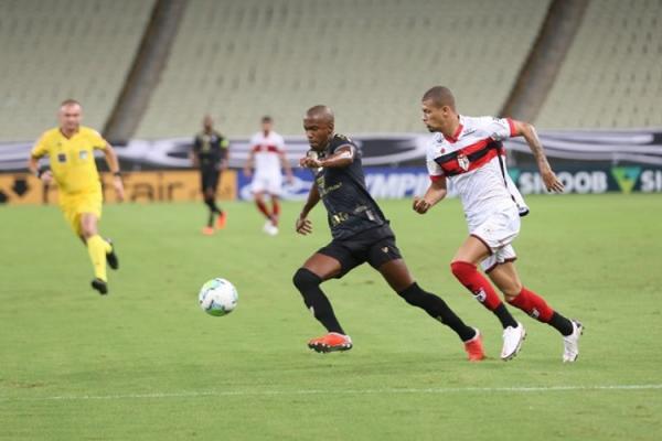 Atlético Goianiense vira contra o Ceará e respira na luta contra o rebaixamento