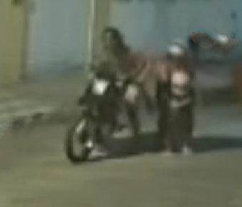 Mulher acompanhada de criança, é assaltada no Centro de Floriano