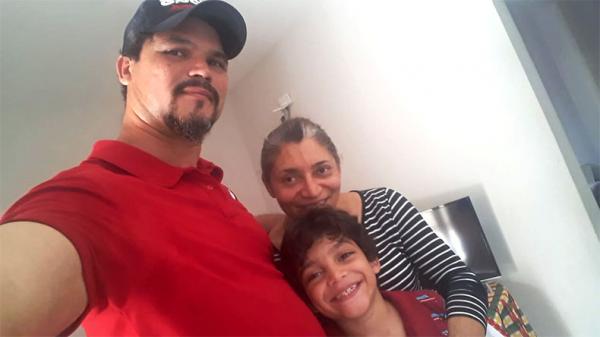 Menino de 7 anos se perde da avó e vai a pé de Teresina a Timon