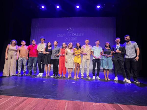 O Ceti Did&aacute;cio Silva homenageou os alunos com bom desempenho em olimp&iacute;adas do conhecimento, esportes, arte e m&uacute;sica.(Imagem:Divulga&ccedil;&atilde;o)