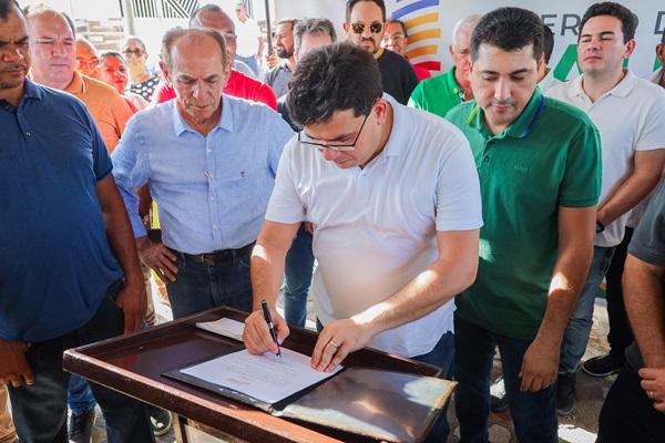 Governador autoriza implantação de sistema adutor em Jaicós