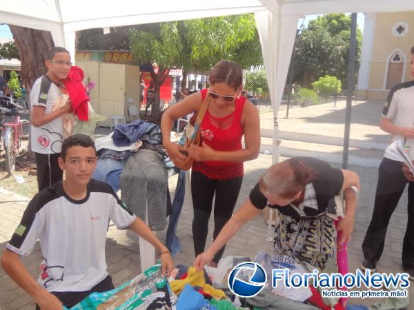 Col&eacute;gio Impacto realizou bazar beneficente.(Imagem:FlorianoNews)