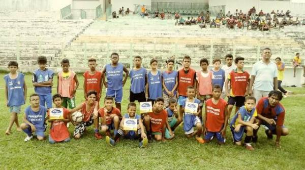 Rep&oacute;rter Amarelinho realiza 11&ordf; edi&ccedil;&atilde;o dos Jogos Solid&aacute;rios em Floriano e Bar&atilde;o de Graja&uacute;.(Imagem:FlorianoNews)