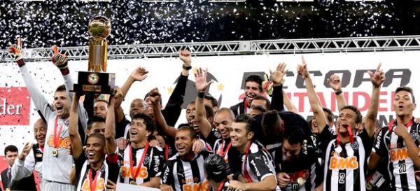 Galo vence Lanús e conquista título da Recopa