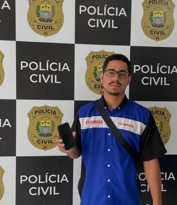 DEPATRI de Floriano realiza mais uma restituição de aparelho celular
