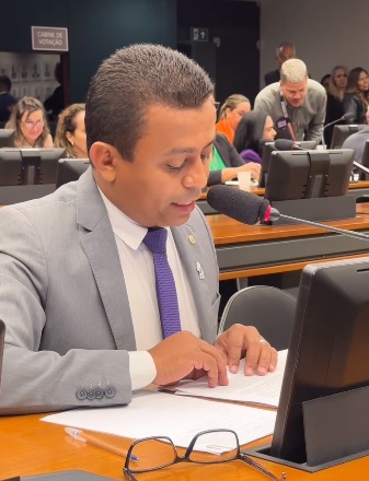 Dr. Francisco Costa lidera rejeição a projeto de restrição de cotas em universidades federais