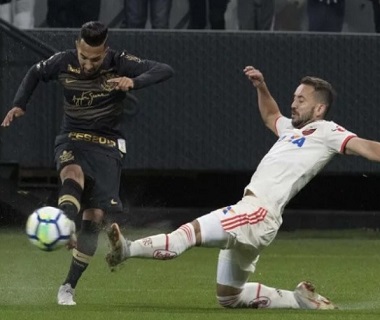 Com dois gols de Paquetá, Corinthians perde do Flamengo no Itaquerão