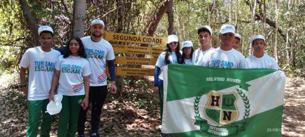 Estudantes da rede estadual exploram Parque Nacional de Sete Cidades em aula ao ar livre