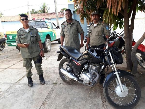 Moto tomada de assalto no bairro Campo Velho é recuperada pela PM de Floriano