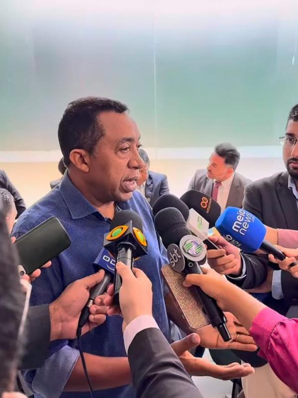 Joel critica Rafael por ter feito vários empréstimos e sugere investimento na área da saúde