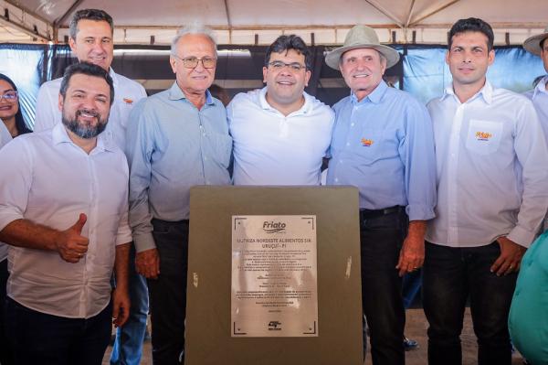 Governador participa do lançamento de frigorífico que vai abater 600 mil aves por dia em Uruçuí