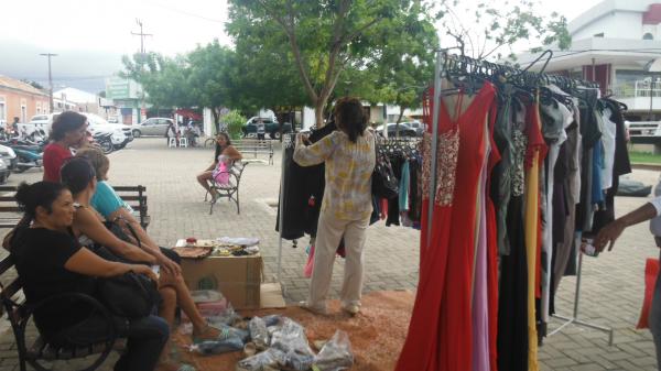 Realizado bazar beneficente na Praça Dr. Sebastião Martins.(Imagem:FlorianoNews)