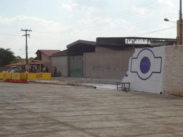 Desabou parte do muro do P&aacute;lace Eventos em Floriano.(Imagem:FlorianoNews)