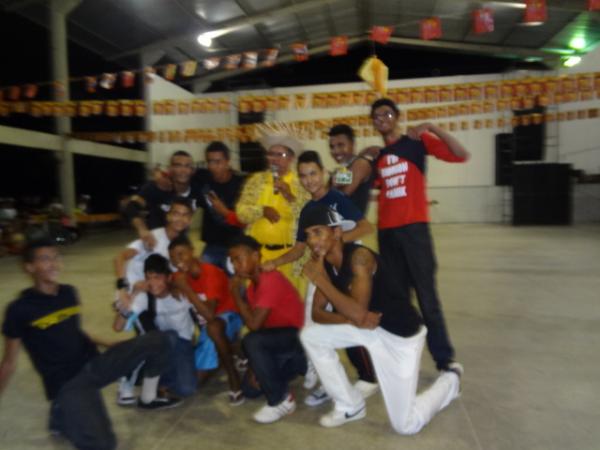 Rep&oacute;rter Amarelinho realizou abertura do Festival de Quadrilhas de Floriano.(Imagem:FlorianoNews)