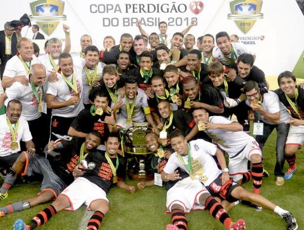 Flamengo vence o Furacão por 2 a 0 e é tricampeão da Copa do Brasil