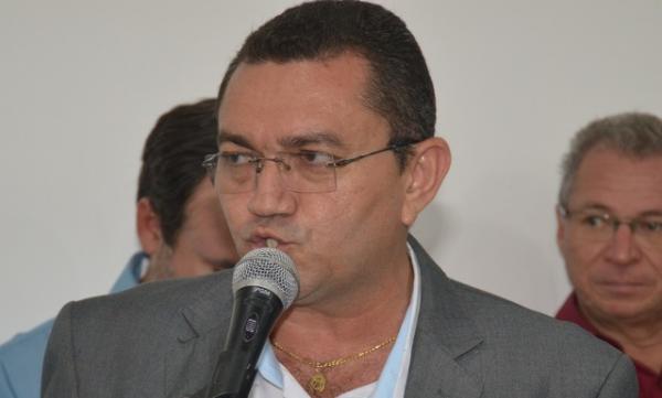 Padre Walmir diz que partidos da base estão sendo contemplados