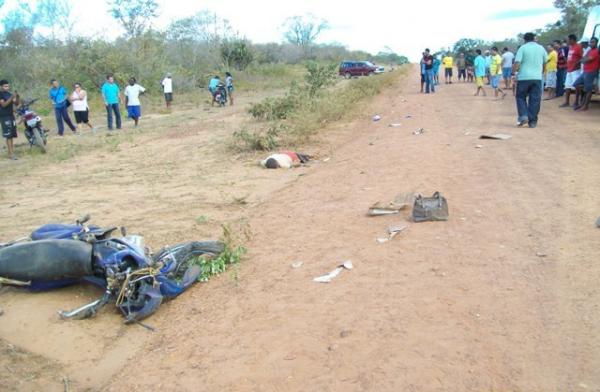 Acidente entre moto e carreta(Imagem:Divulga&ccedil;&atilde;o)