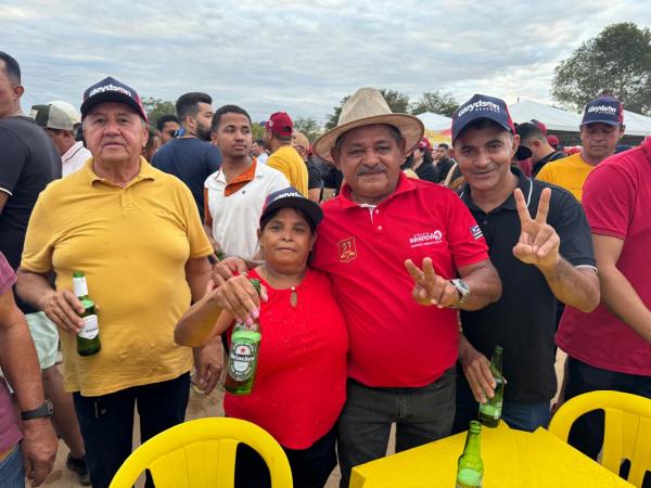  Edmilson Carvalho e comitiva de Sucupira do Riach&atilde;o prestigiam a IX Festa do Vaqueiro em Bar&atilde;o de Graja&uacute;(Imagem:Ascom)