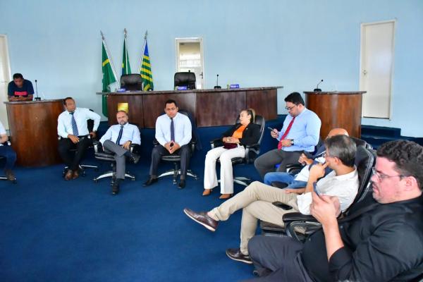 M&eacute;dicos de Floriano buscam de apoio da C&acirc;mara Municipal para solu&ccedil;&atilde;o de problemas no HTN.(Imagem:CMF)