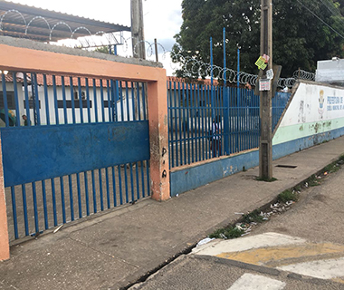 Aluna é esfaqueada em escola após discussão no Facebook