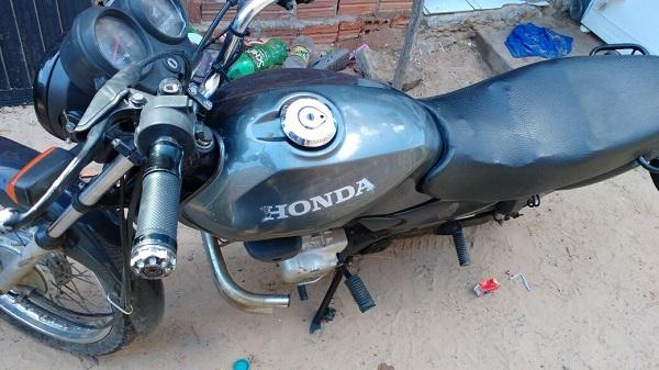 Motocicleta é tomada de assalto no Conjunto Filadelfo Freire de Castro