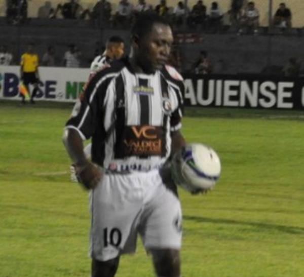 Vanin, Ex-t&eacute;cnico e agora meio campo do time alvinegro.(Imagem:Renan Morais)