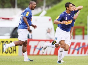 Cruzeiro bate Grêmio-PP e fica na cola do Fluminense