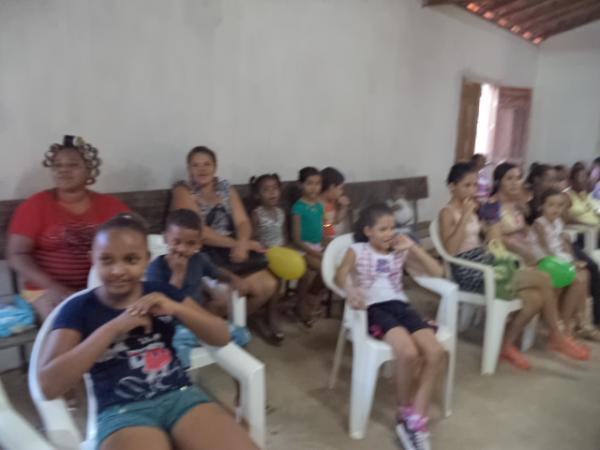 Associa&ccedil;&atilde;o de moradores promove festa para as crian&ccedil;as do bairro Irapu&aacute; II.(Imagem:FlorianoNews)