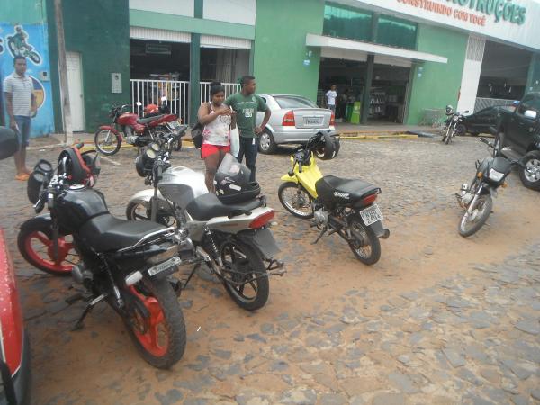 Policia Militar de S&atilde;o Jo&atilde;o dos Patos realiza blitz.(Imagem:FlorianoNews)