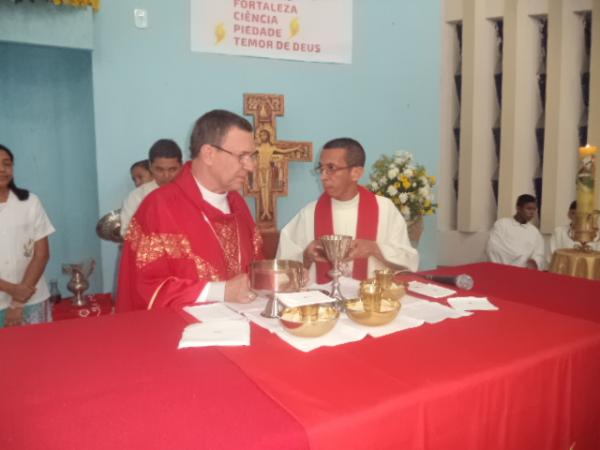 Igreja de Nossa Senhora das Gra&ccedil;as realiza Sacramento do Crisma em Floriano.(Imagem:FlorianoNews)