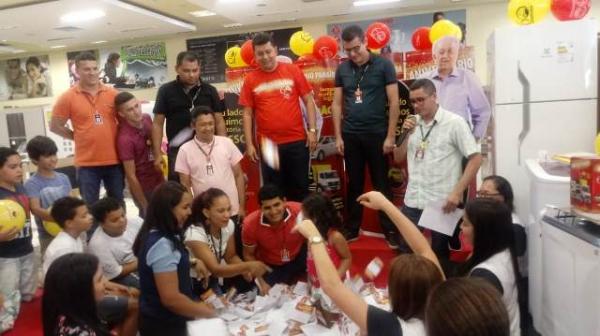 Armaz&eacute;m Para&iacute;ba realiza &uacute;ltimo sorteio da campanha de anivers&aacute;rio em Floriano.(Imagem:FlorianoNews)