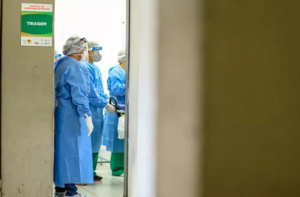  Enfermeiros, t&eacute;cnicos de enfermagem e m&eacute;dicos em atendimento em Teresina.(Imagem: Divulga&ccedil;&atilde;o/Sesapi )
