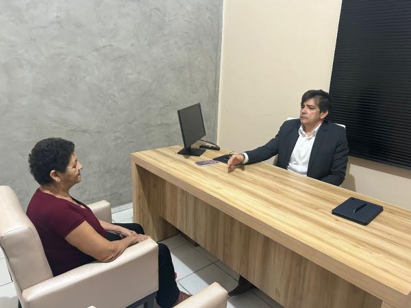 Luc&eacute;lia e o advogado Sammai Cavalcante(Imagem:Roberto Araujo/Cidadeverde.com)