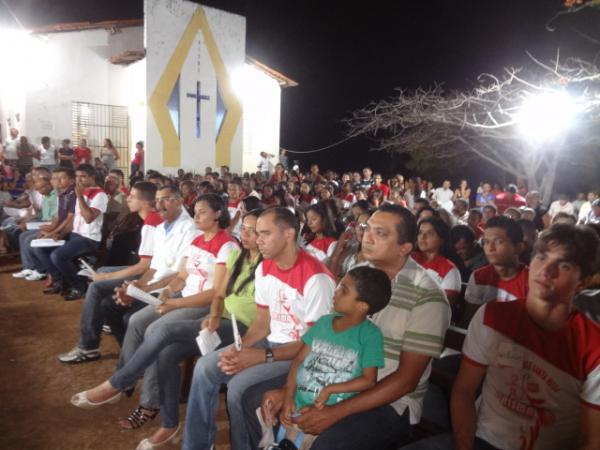 Jovens recebem o Sacramento da Crisma na localidade L-3.(Imagem:FlorianoNews)