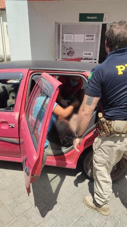 Policiais rodoviários Federais auxiliam em parto dentro de veículo em Parnaíba