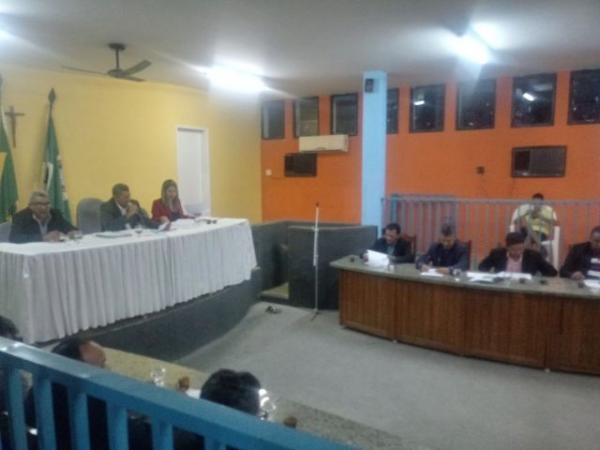 Projetos s&atilde;o aprovados por unanimidade em sess&atilde;o na C&acirc;mara de Bar&atilde;o de Graja&uacute;.(Imagem:FlorianoNews)