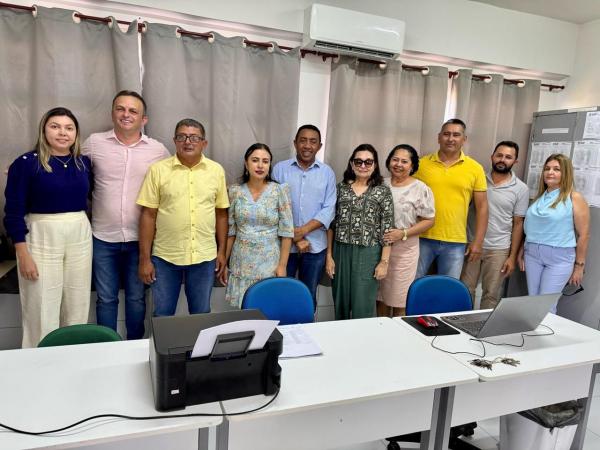 Joel Rodrigues inaugura escola, representando Ciro, em cidade do Norte do Piauí(Imagem:Divulgação)
