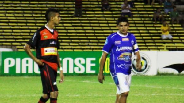 Capit&atilde;o do Parnahyba, Totonho condena atua&ccedil;&atilde;o do &aacute;rbitro Ant&ocirc;nio Dib em lance pol&ecirc;mico.(Imagem:Emanuele Madeira)