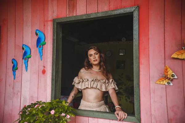 Aretuza Lovi foca em "Drama" ao lançar "Borogodó", álbum com funk e ritmos do norte e nordeste