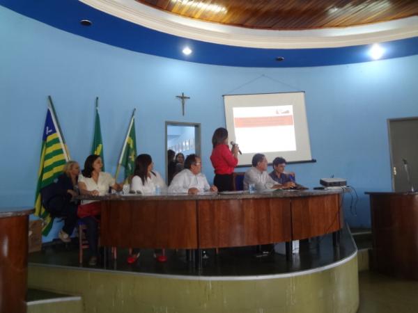 Frente Parlamentar realizou audi&ecirc;ncia p&uacute;blica sobre drogas em Floriano.(Imagem:FlorianoNews)