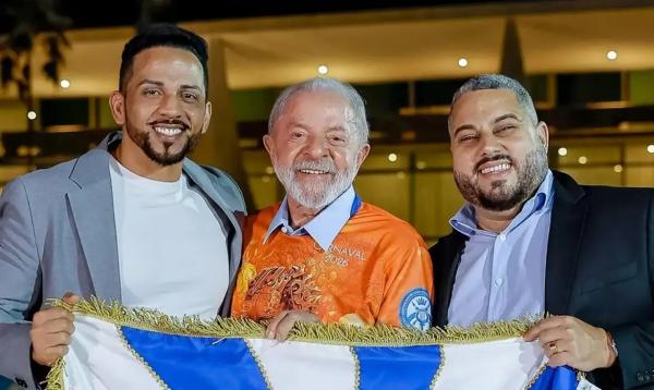 Mãe de Lula "canta" no samba-enredo da Acadêmicos de Niterói