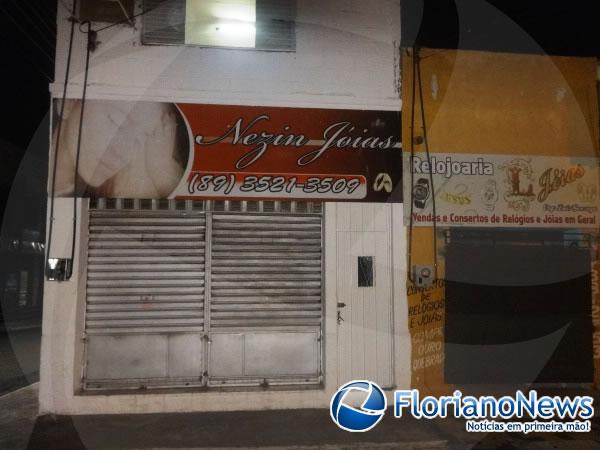 Assalto &agrave; m&atilde;o armada em joalheria no Centro de Floriano.(Imagem:FlorianoNews)