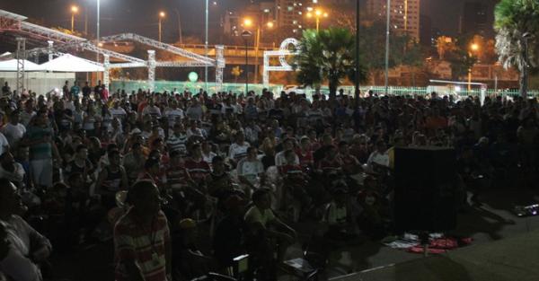 Torcida do River-PI compareceu em grande n&uacute;mero no Parque Potycabana.(Imagem:Andr&eacute; Leal/GloboEsporte.com)